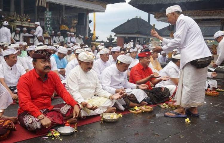 Pemkab Rangkaian Upacara Ida Bhatara Turun Kabeh di Besakih Pemkab Rangkaian Upacara Ida Bhatara Turun Kabeh di Besakih
